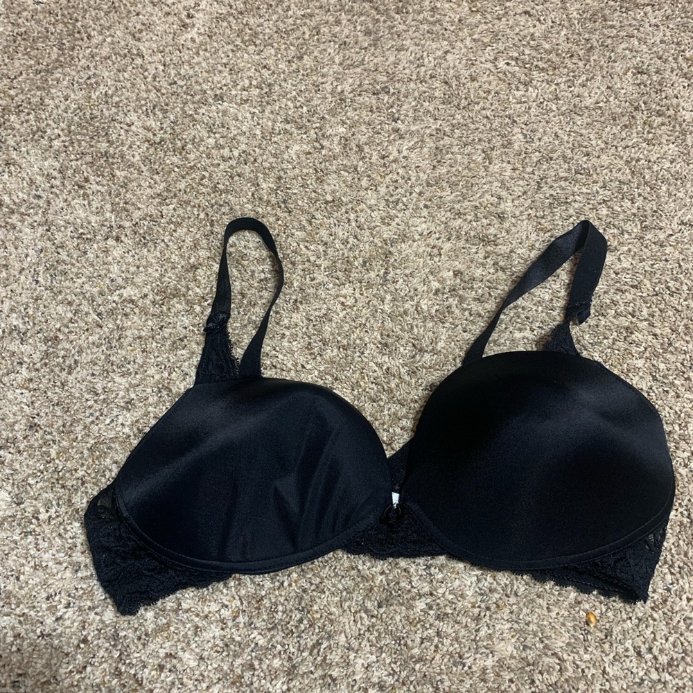 Women’s Delicates Size 44C Lightly Lined Wire-Free Black Bra